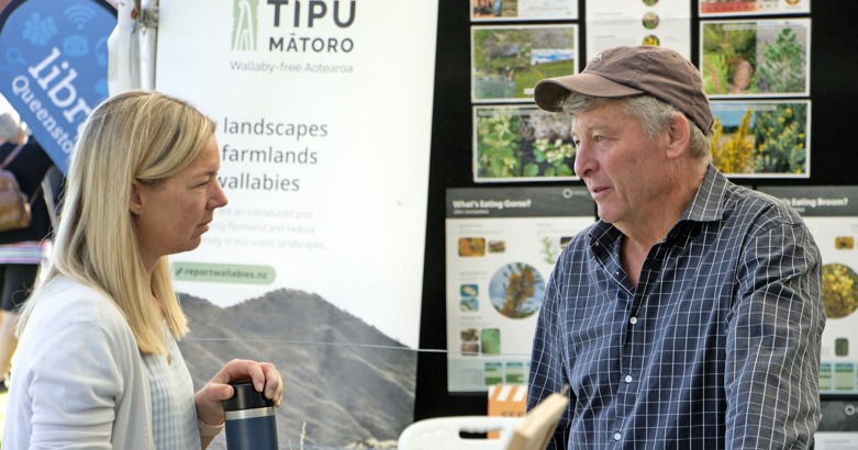 A member of the public chats with Councillor Andrew Noone